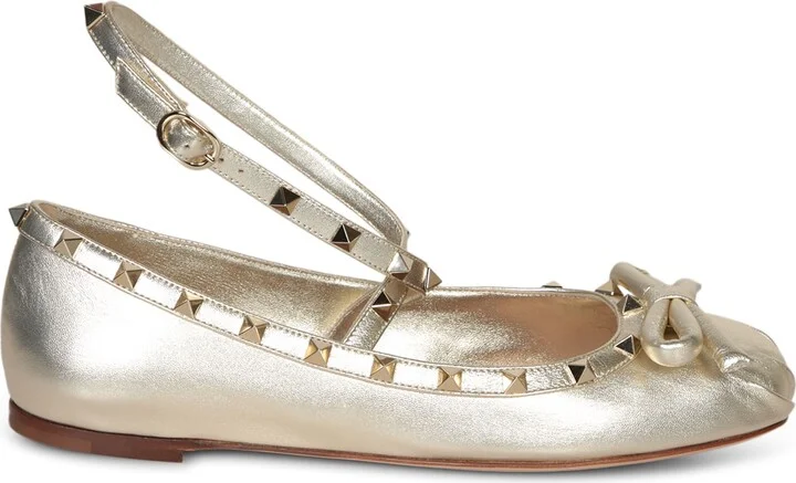 Rockstud Ballet Leather Shoes In Platinum