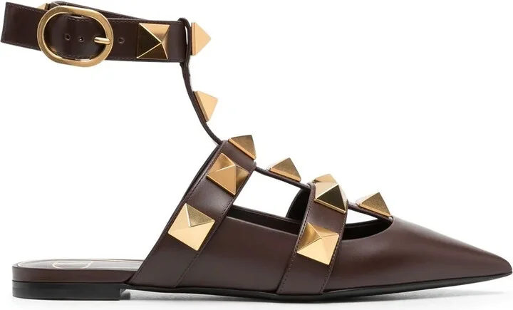 Rockstud-detail pointed-toe pumps