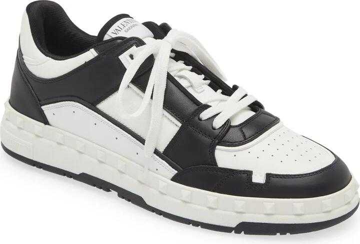 Rockstud Low Top Sneaker