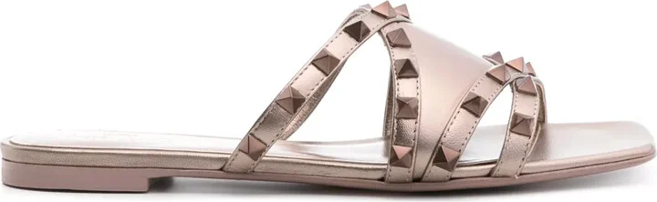 Rockstud metallic leather slides