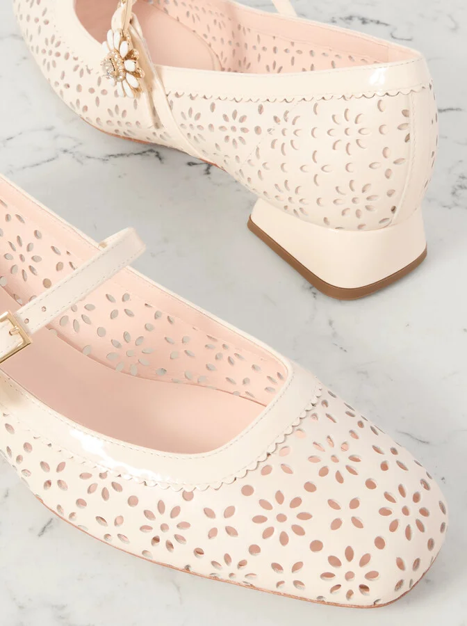 Roger Vivier - New Très Vivier Perforated Leather Mary Jane Pumps - White - Image 4