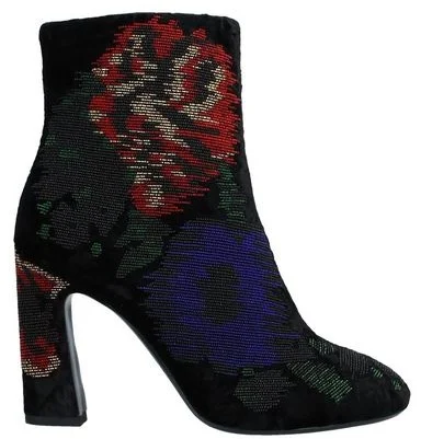 Roger Vivier Woman Ankle boots