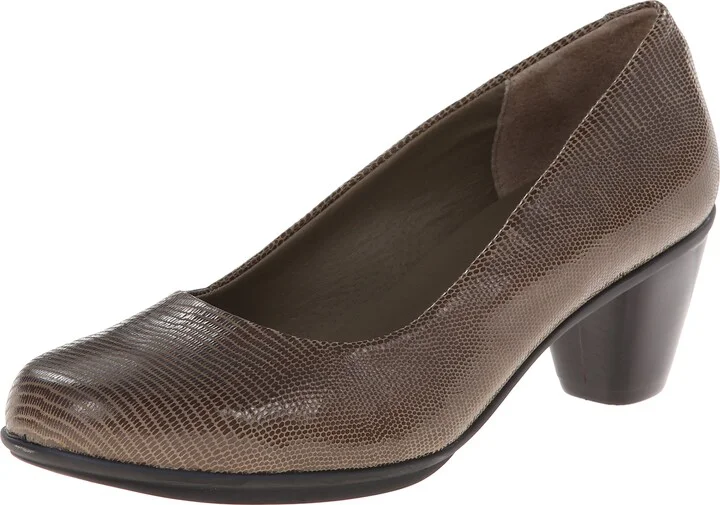 Rose Petals Women's Jaclyn Black Stretch Pump 7.5 N (AA)