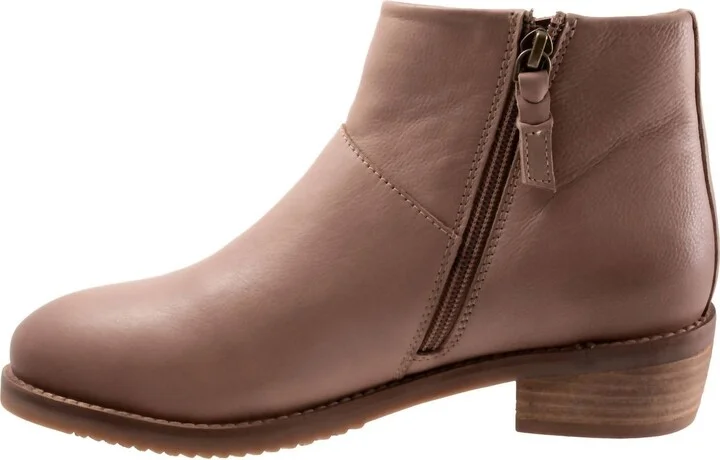 Roselle Ankle Bootie In Stone Leather
