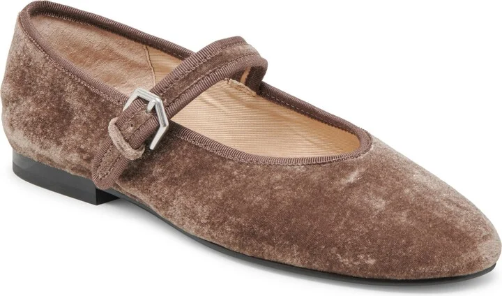 Roslyn Mary Jane Flat
