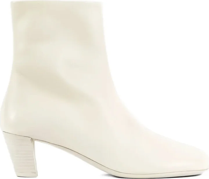 Round-Toe Boots