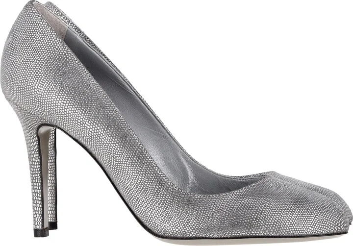 Round Toe Pumps in Silver Leather