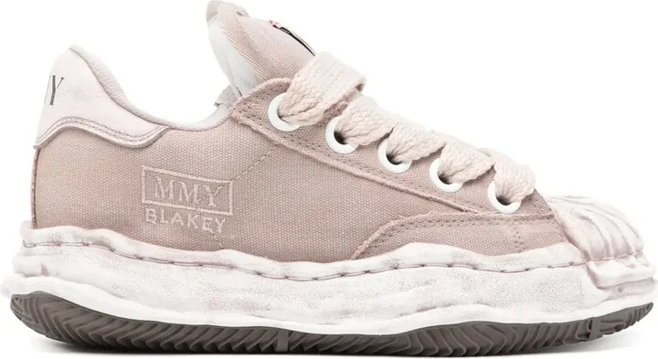 Round Toe Trainer