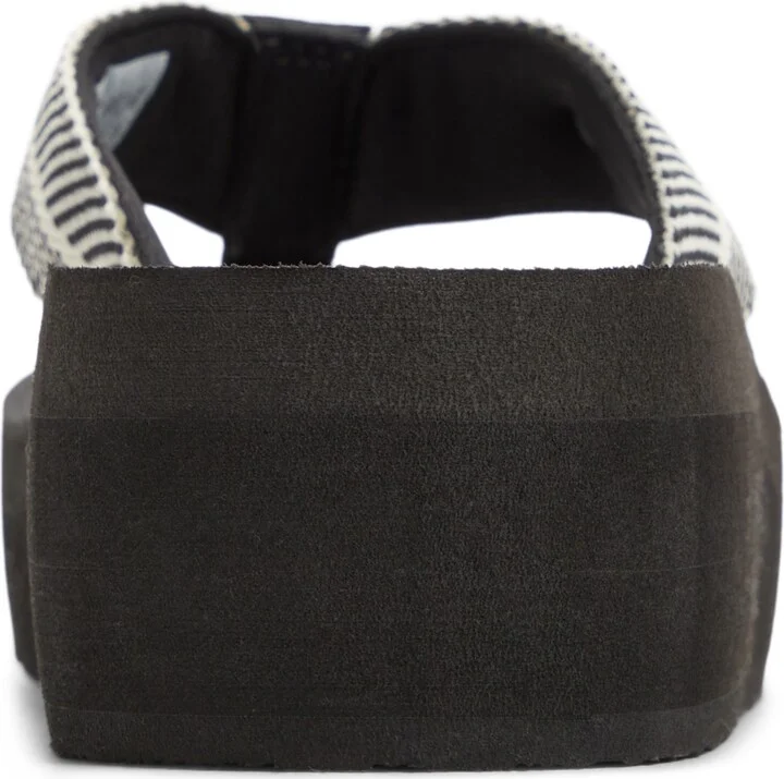 Roxy Women's Play Day Slip On Flat Sandals - Image 11