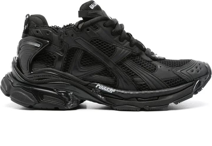 Runner sneakers
