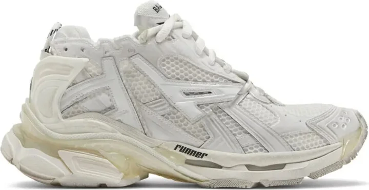 Runner sneakers