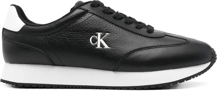 Runner sneakers