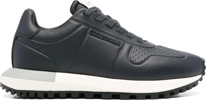 Runner sneakers