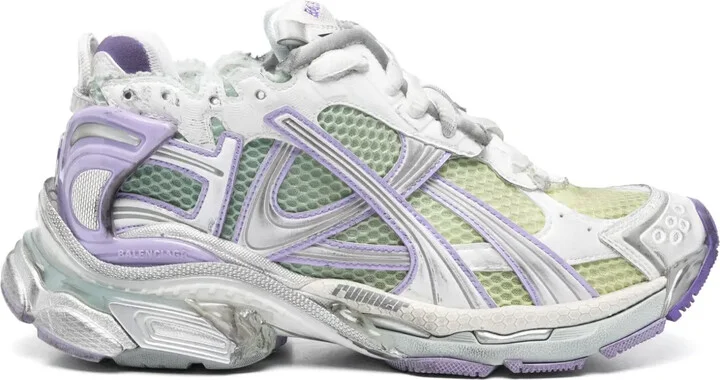 Runner sneakers