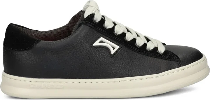 Runner sneakers
