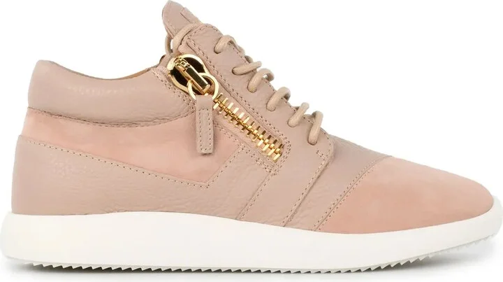 Runner sneakers