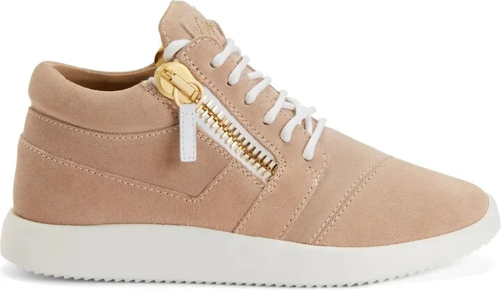 Runner sneakers