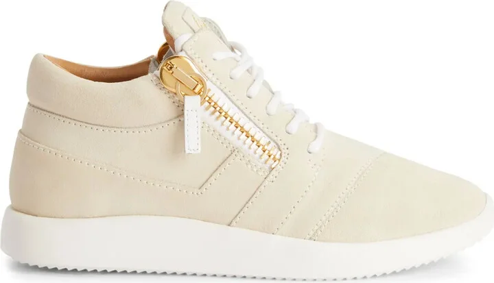 Runner sneakers