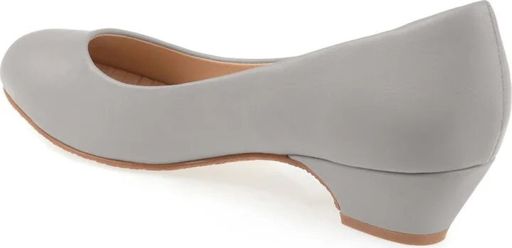 Saar Round Toe Pump - Narrow Width - Image 2