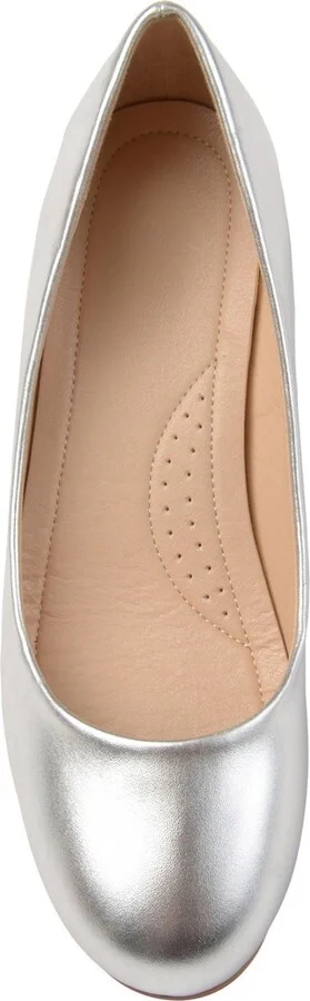 Saar Round Toe Pump - Narrow Width - Image 9