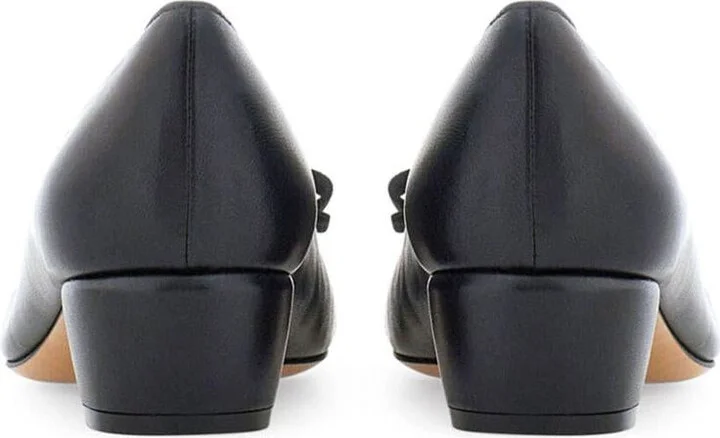 Salvatore Ferragamo Vara Soft Décolleté Shoes - Image 5