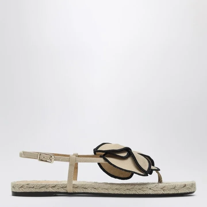 Sandal in sand color with flower