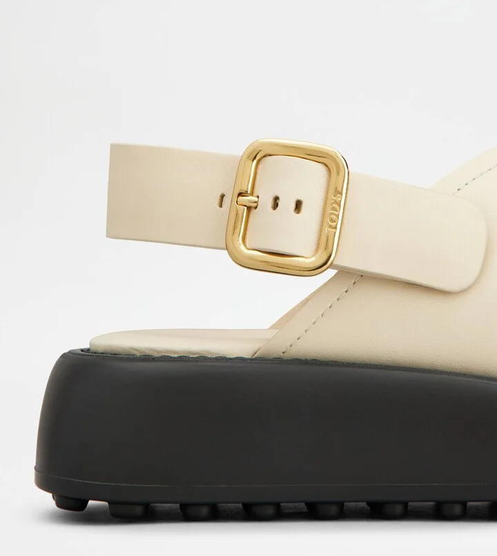 Sandals in Leather - Image 5