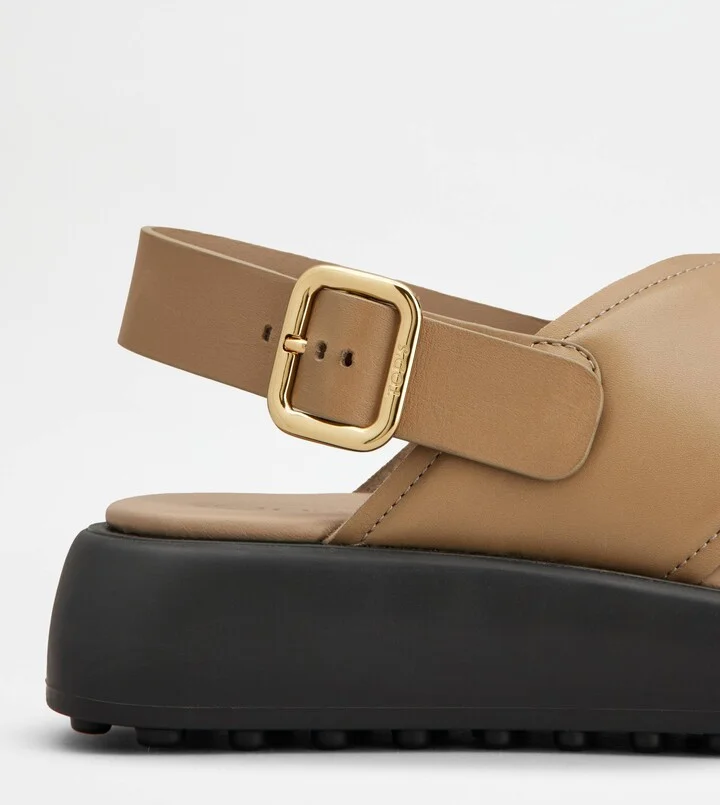 Sandals in Leather - Image 5