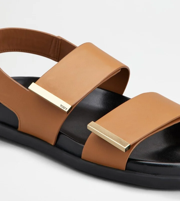 Sandals in Leather - Image 5