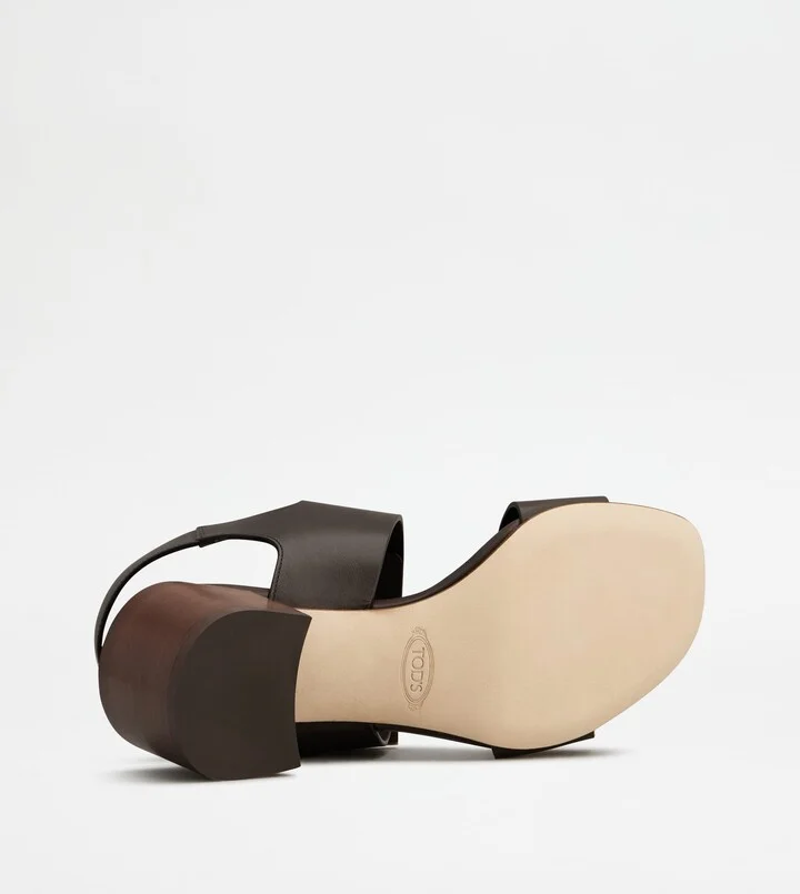Sandals in Leather - Image 4