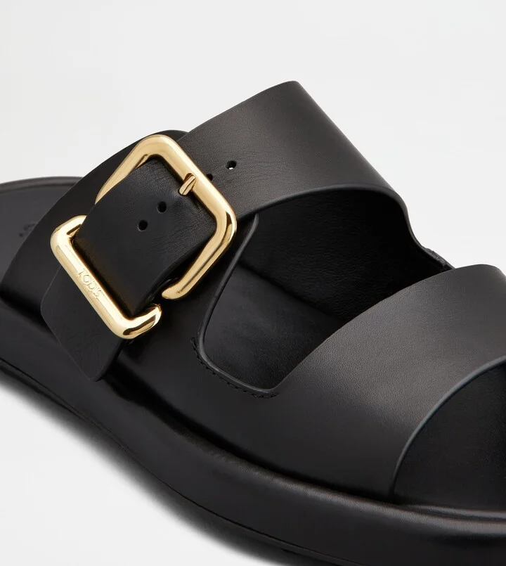 Sandals in Leather - Image 5