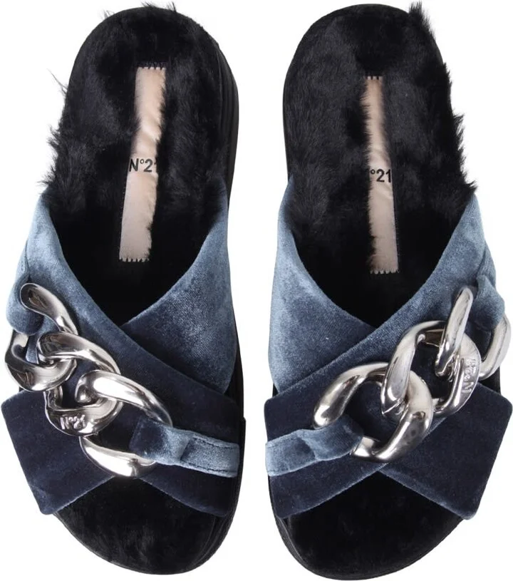 Sandals With Oversized Chain - Image 2