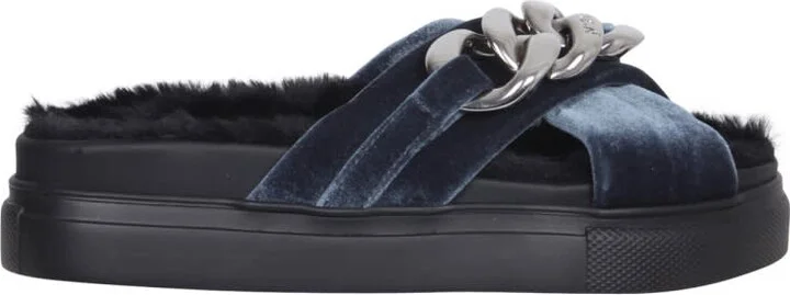 Sandals With Oversized Chain
