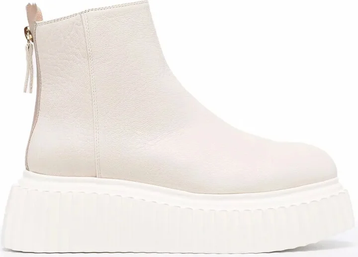 Sandy platform boots