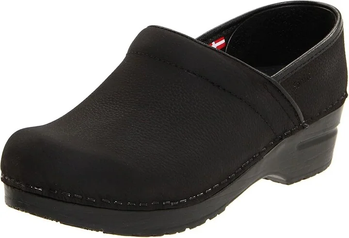 Sanita Professional Oil Women's Clog Shoes Black Textured Oil : EU 39 (US Women's 7.5-8) Regular, Leather - Image 2