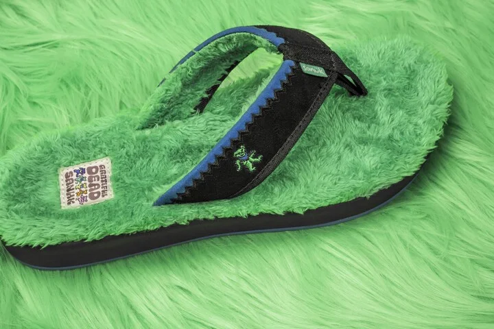 Sanuk Men's Furreal St X Grateful Dead Flip-Flop