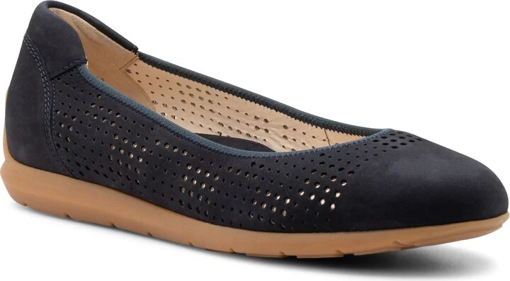 Sarah Perf Flat