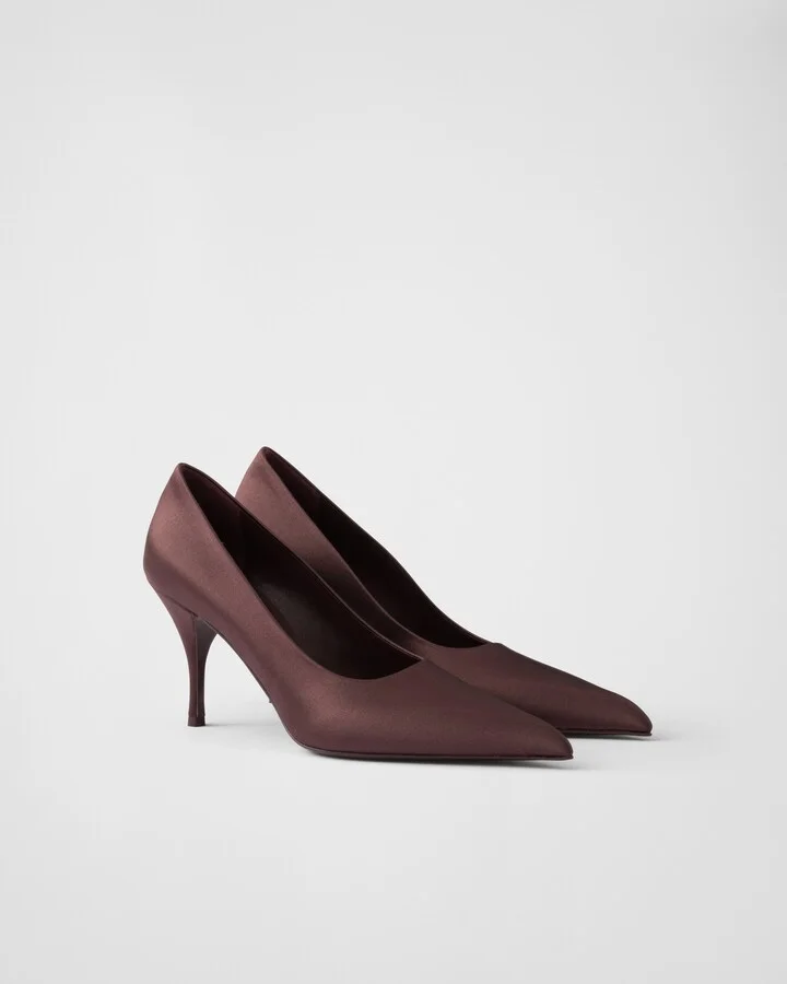 Satin pumps
