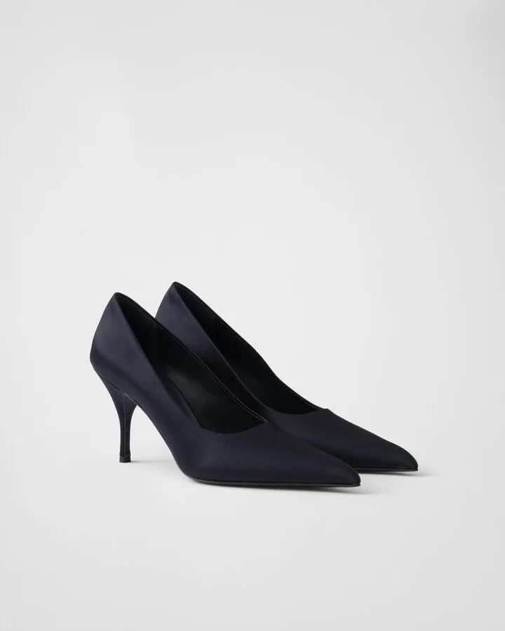 Satin pumps