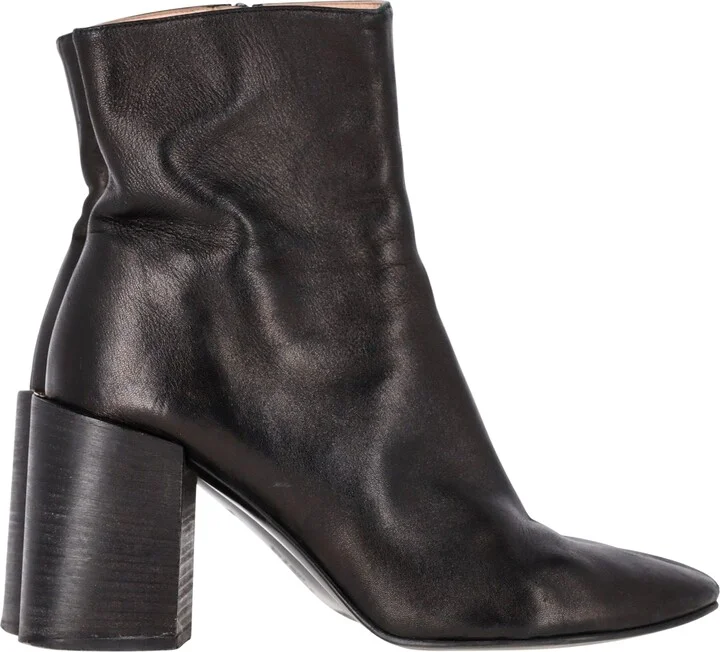 Saul Ankle Boots in Black Leather