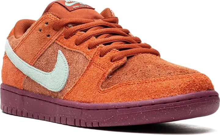 SB Dunk Low Pro Prm "Mystic Red" sneakers - Image 2