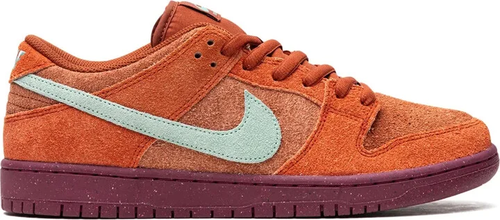 SB Dunk Low Pro Prm "Mystic Red" sneakers