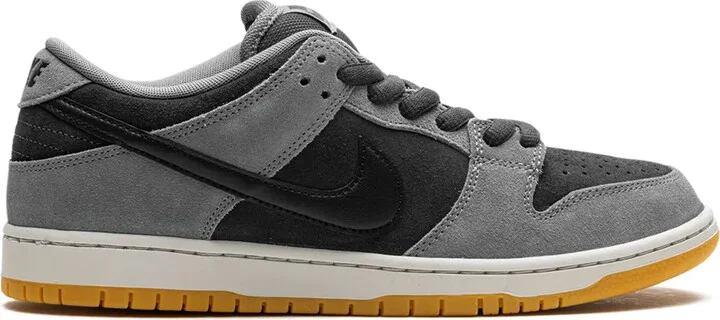 SB Dunk Low sneakers