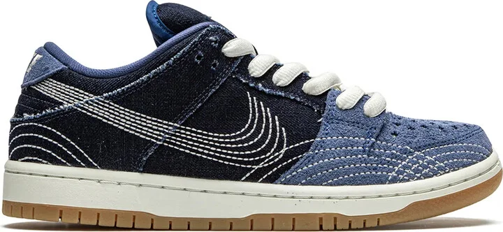 SB Dunk Low sneakers