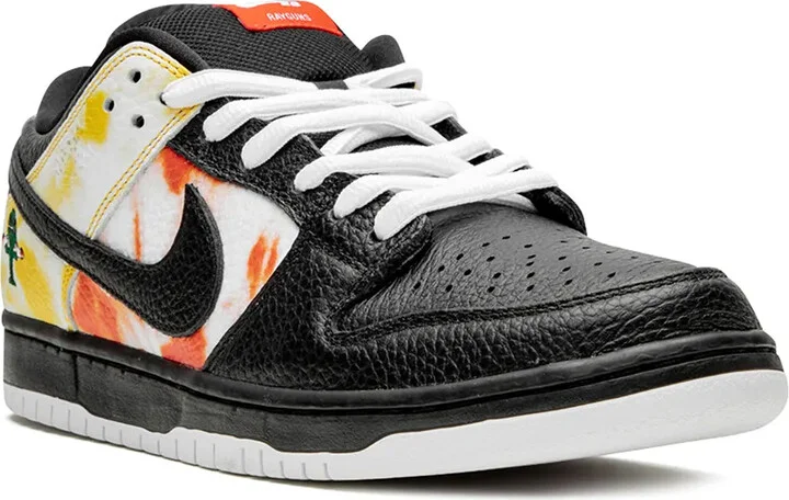 SB Dunk Low "Tie-Dye Rayguns 2019 - Image 2