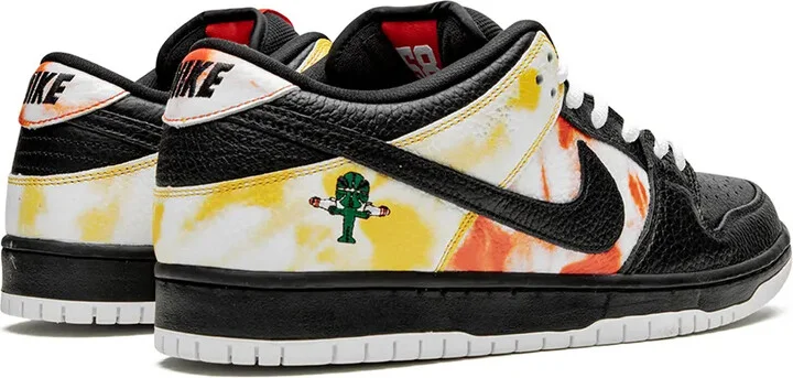 SB Dunk Low "Tie-Dye Rayguns 2019 - Image 3