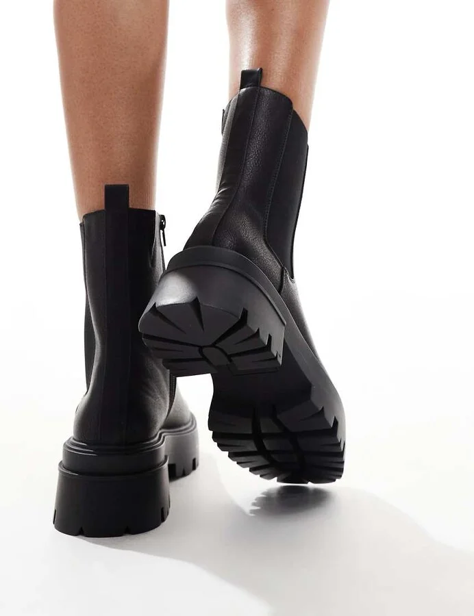 schuh Addilyn chunky ankle boots in black - Image 4