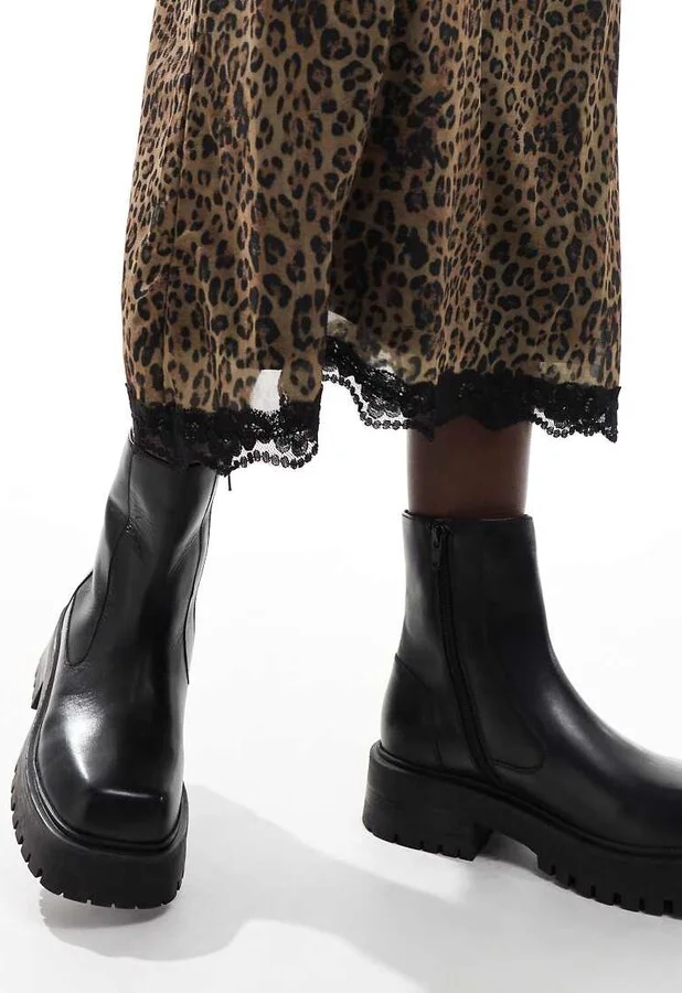 schuh Alicia chunky ankle boots in black leather - Image 3