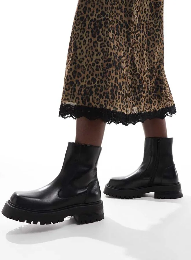 schuh Alicia chunky ankle boots in black leather