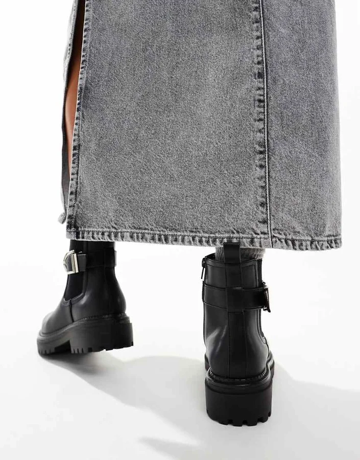 schuh Amari chunky ankle boots with buckle in black - Image 2